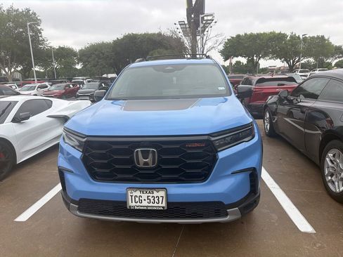 Used 2023 Honda Pilot TrailSport image 4