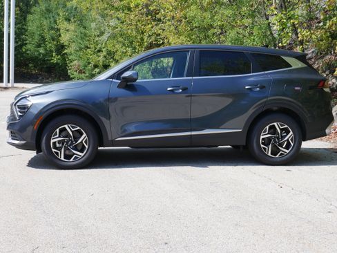 Certified 2024 Kia Sportage LX image 3