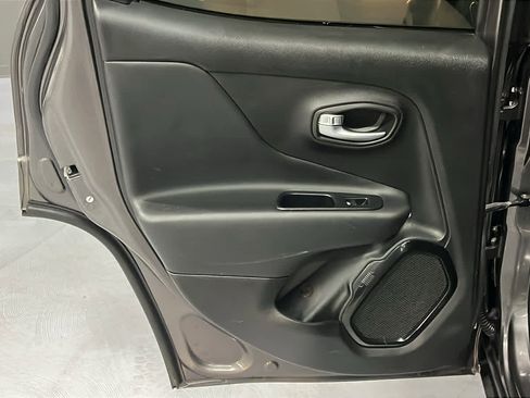 Used 2017 Jeep Renegade Altitude AWD/4WD image 23