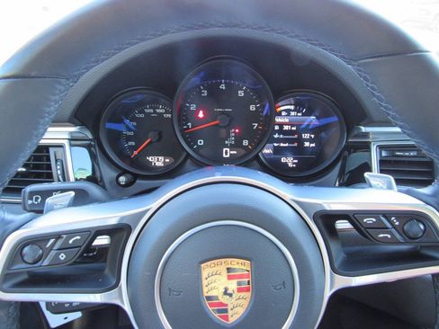 Used 2018 Porsche Macan AWD/4WD image 30