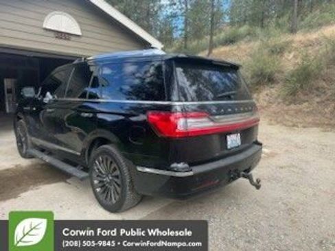 Used 2018 Lincoln Navigator Reserve w/ Technology Package AWD/4WD image 4