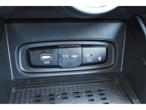 Used 2025 Hyundai Venue Limited image 29