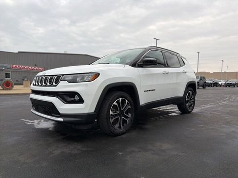 Used 2023 Jeep Compass Limited image 3