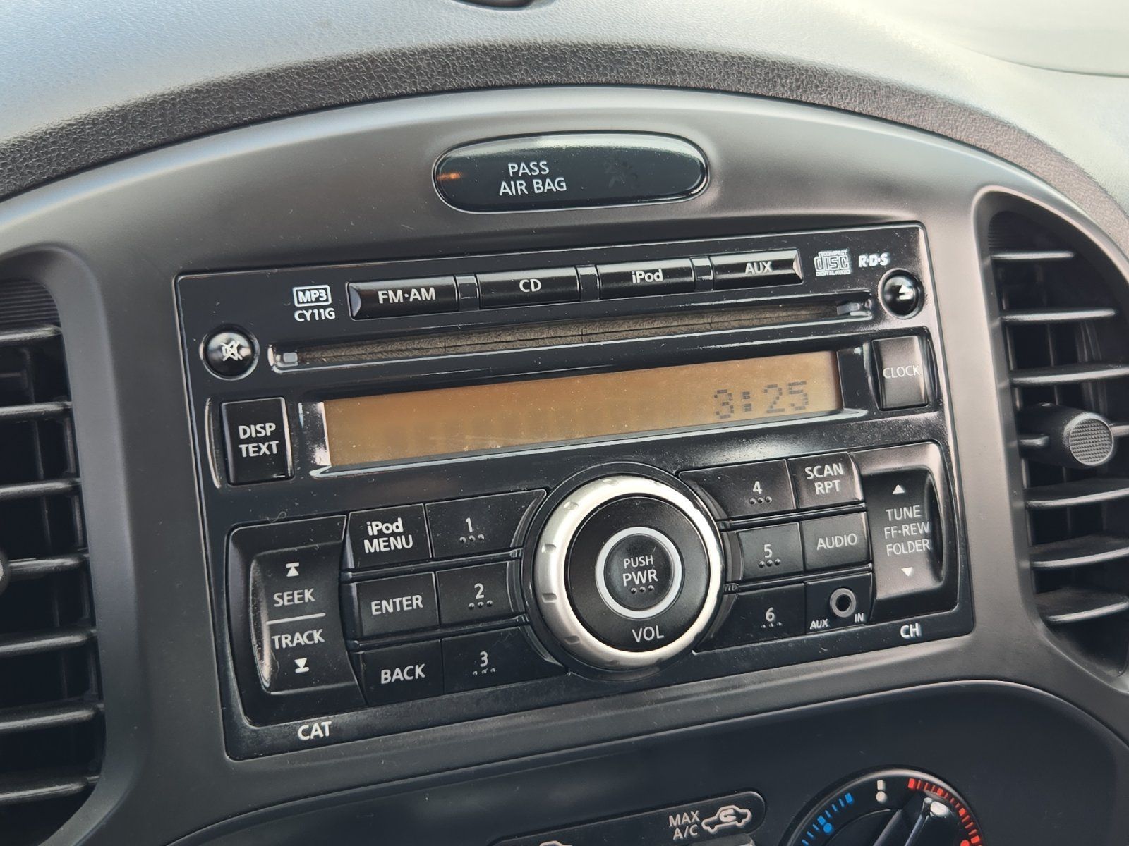 Used 2014 Nissan Juke S FWD image 16
