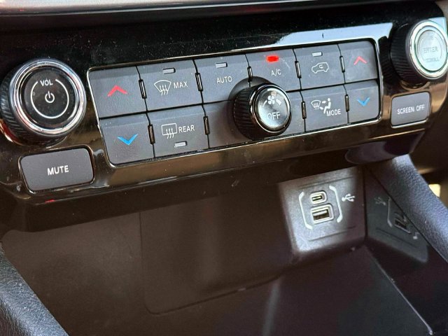 Used 2025 Jeep Compass Limited AWD/4WD image 27