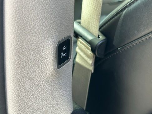 Used 2024 Chrysler Pacifica Touring-L image 44