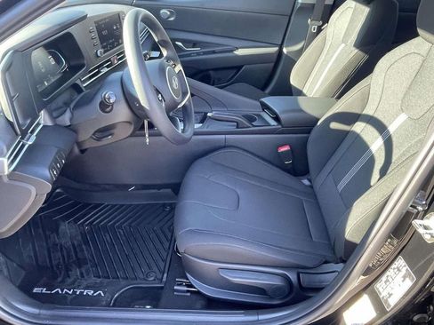 New 2026 Hyundai Elantra SE image 13
