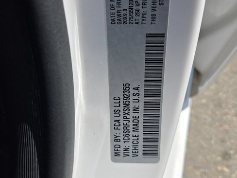 Used 2025 RAM 1500 Laramie AWD/4WD image 4