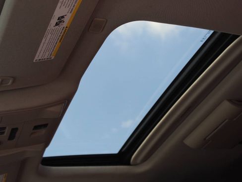 Used 2019 Cadillac Escalade ESV Premium Luxury image 24