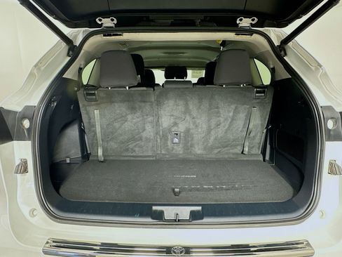 Used 2022 Toyota Highlander LE FWD image 26