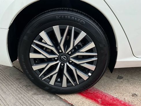 Used 2025 Nissan Altima 2.5 SV image 9