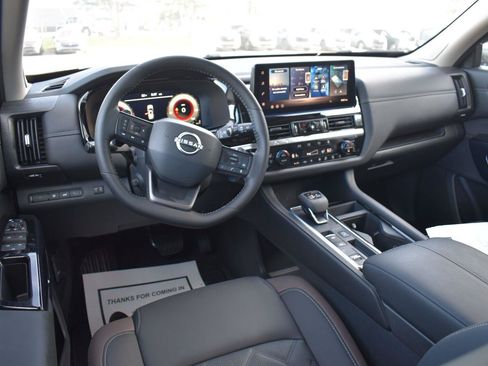 New 2026 Nissan Pathfinder Platinum w/ Accent Package FWD image 32