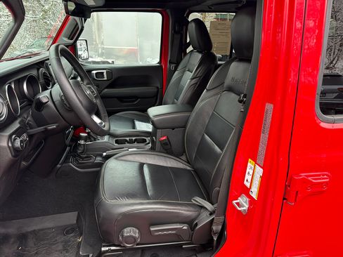 Used 2019 Jeep Wrangler Unlimited Sahara image 9