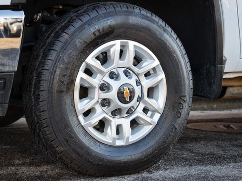 Used 2024 Chevrolet Silverado 2500 LT w/ Convenience Package image 11