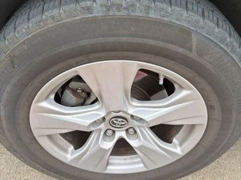 Used 2019 Toyota RAV4 XLE FWD image 13