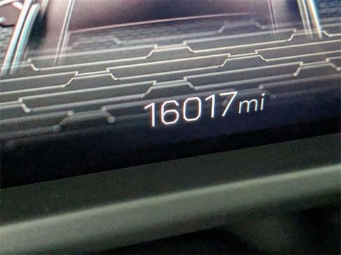 Used 2025 GMC Acadia Elevation image 19