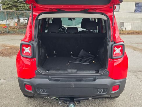 Used 2019 Jeep Renegade Latitude w/ Cold Weather Group image 21