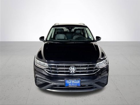 Certified 2022 Volkswagen Tiguan SE w/ Panoramic Sunroof Package image 3