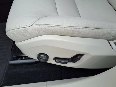Certified 2024 Volvo XC60 B5 Plus w/ Protection Package Premier AWD/4WD image 22