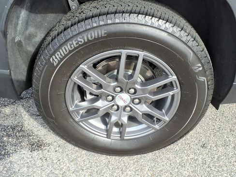 Used 2025 GMC Acadia Elevation image 6