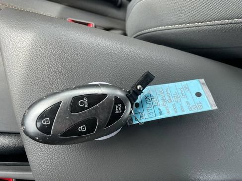 Used 2024 Hyundai Elantra SEL FWD image 18