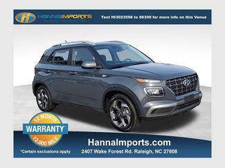 Used 2025 Hyundai Venue SEL video 1