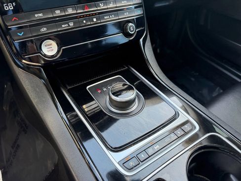 Used 2017 Jaguar XE Premium AWD/4WD image 15