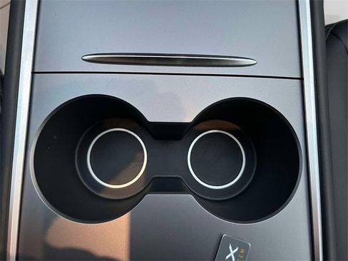 Used 2024 Tesla Model Y Performance image 33