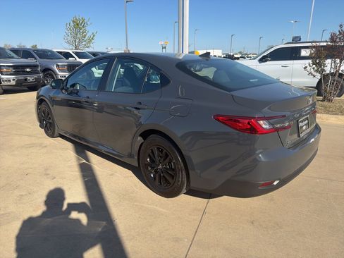 Used 2025 Toyota Camry LE image 3