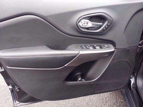 Certified 2019 Jeep Cherokee Limited image 13