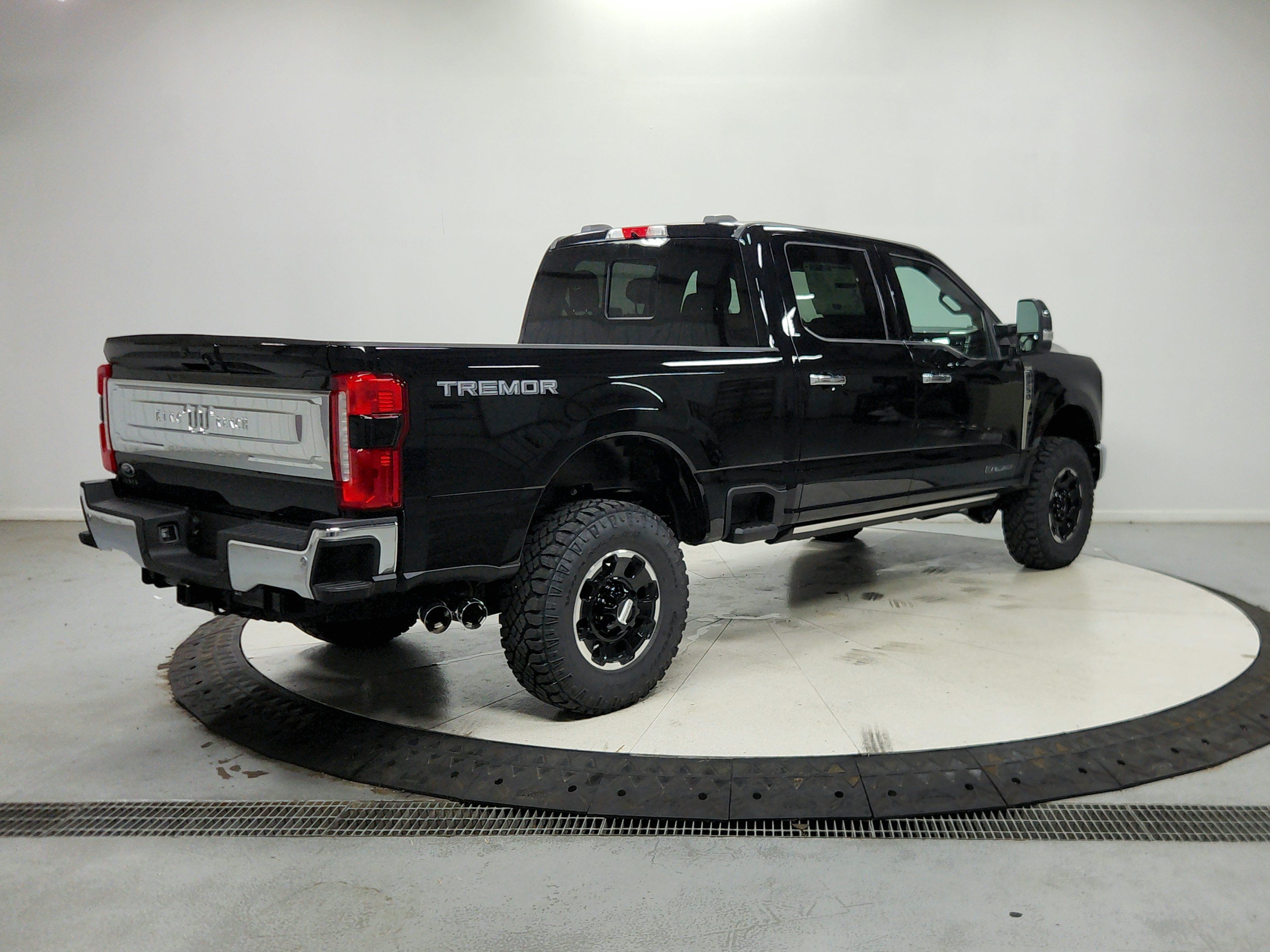 New 2026 Ford F250 King Ranch w/ Tremor Off-Road Package AWD/4WD image 8