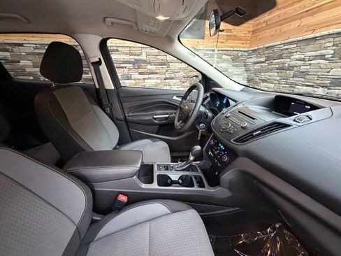 Used 2017 Ford Escape SE image 15
