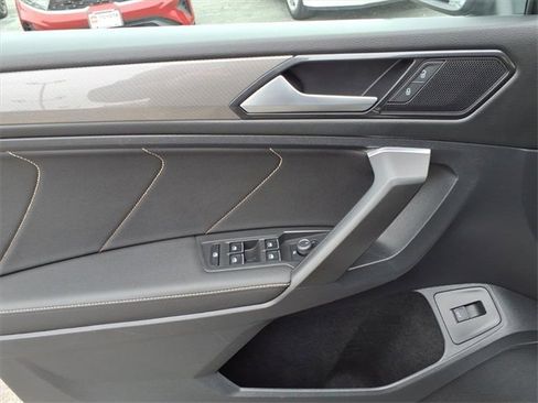 Used 2022 Volkswagen Tiguan SE image 10