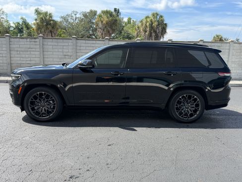 Used 2025 Jeep Grand Cherokee L Summit w/ Advanced Protech Group IV AWD/4WD image 2