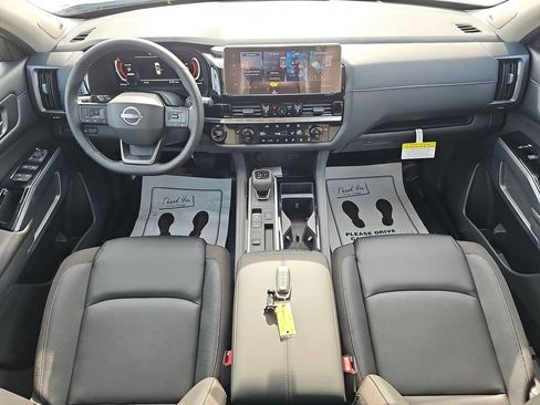 New 2026 Nissan Pathfinder Platinum FWD image 12