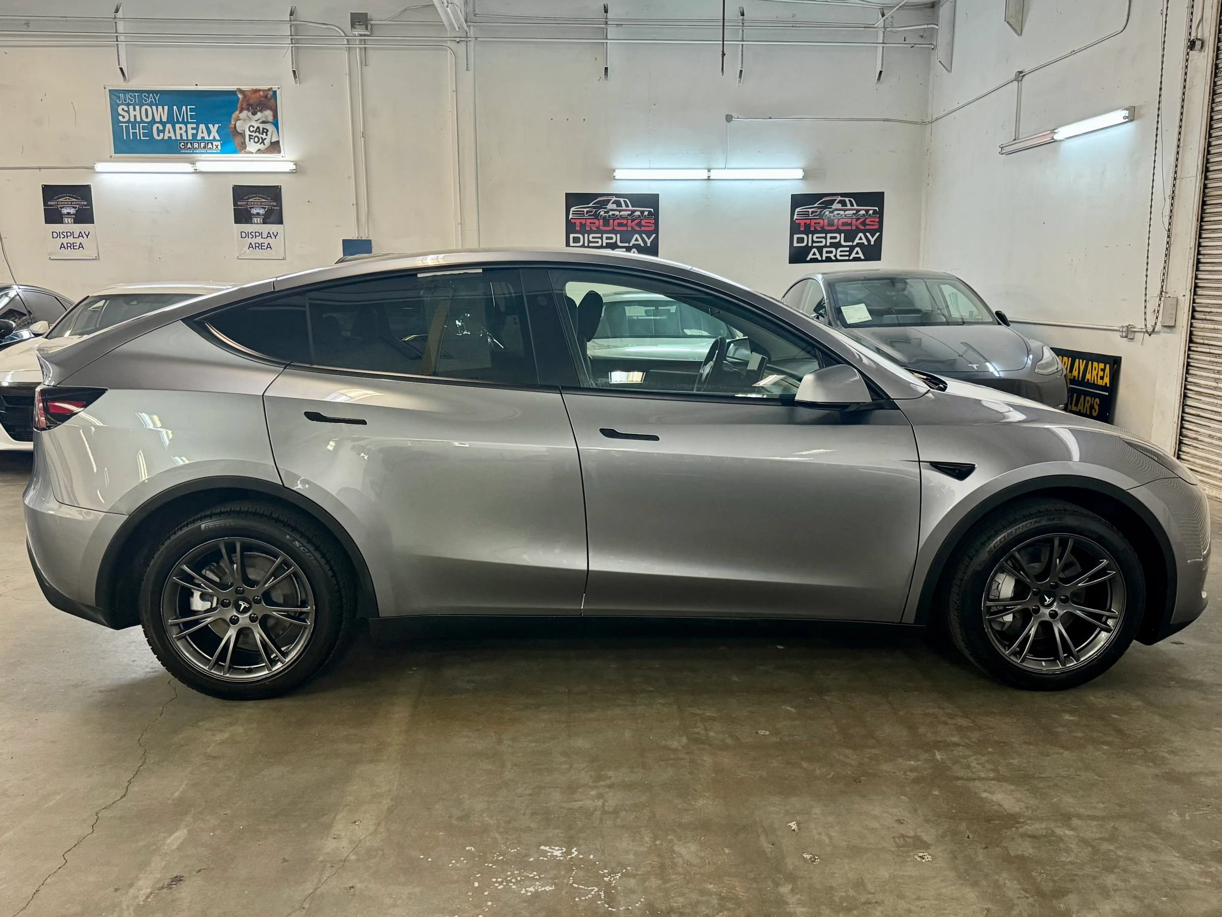 Used 2024 Tesla Model Y Long Range AWD/4WD image 4