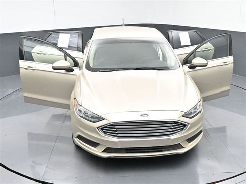 Used 2017 Ford Fusion SE w/ Fusion SE Technology Package FWD image 38