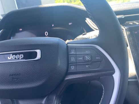 Used 2023 Jeep Grand Cherokee L Limited AWD/4WD image 26
