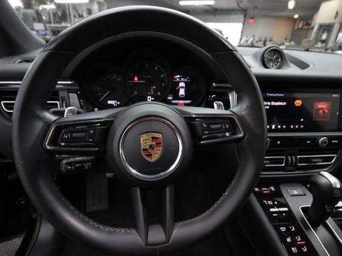 Used 2023 Porsche Macan image 17