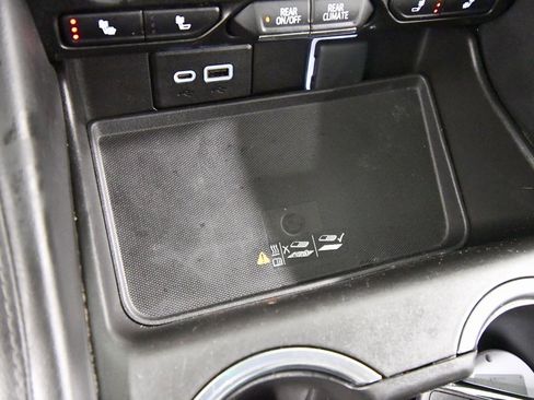 Used 2022 Chevrolet Suburban Z71 image 27