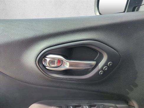 Used 2020 Jeep Cherokee Limited image 26