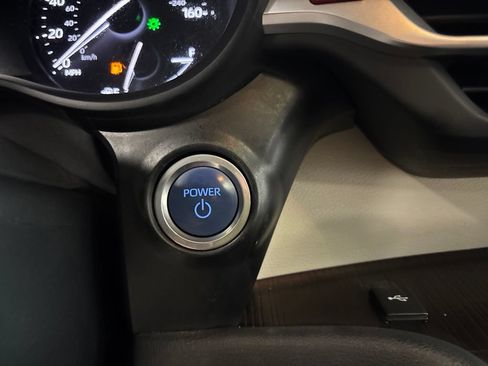 Used 2024 Toyota Sienna XLE FWD image 24
