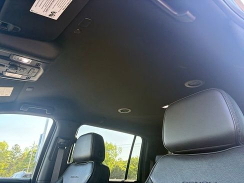 Used 2024 GMC Yukon XL Denali AWD/4WD image 21