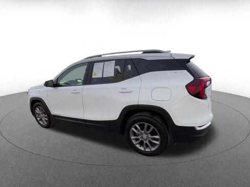 Used 2024 GMC Terrain SLT image 8