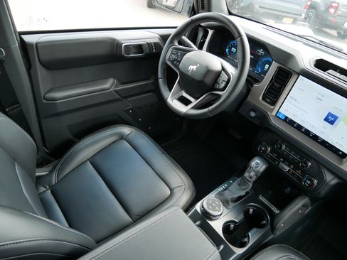 Used 2025 Ford Bronco Outer Banks w/ Sasquatch Package AWD/4WD image 9