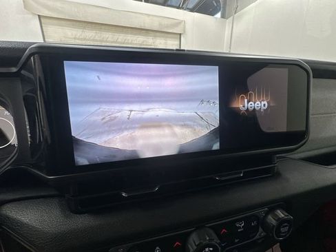 Used 2024 Jeep Wrangler Willys image 23