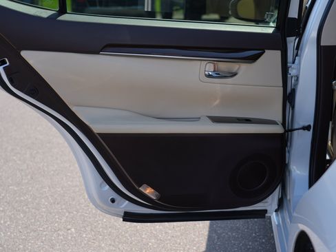 Used 2016 Lexus ES 350 w/ Luxury Package w/Wood Trim FWD image 21