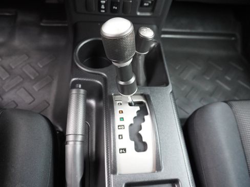 Used 2010 Toyota FJ Cruiser 4WD image 24