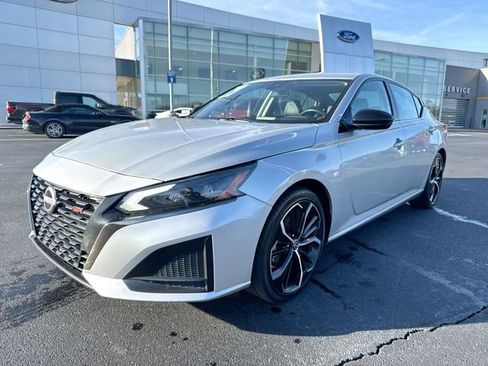 Used 2024 Nissan Altima 2.5 SR image 1