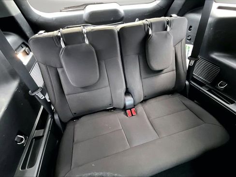 Used 2023 Ford Explorer XLT image 25